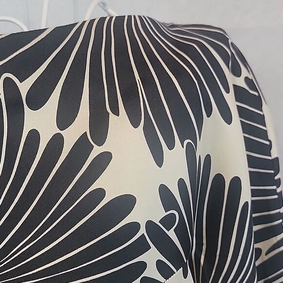 An Original Milly Of New York Elegant Black and Cream  Women's Top Size 2 - Picture 4 of 13